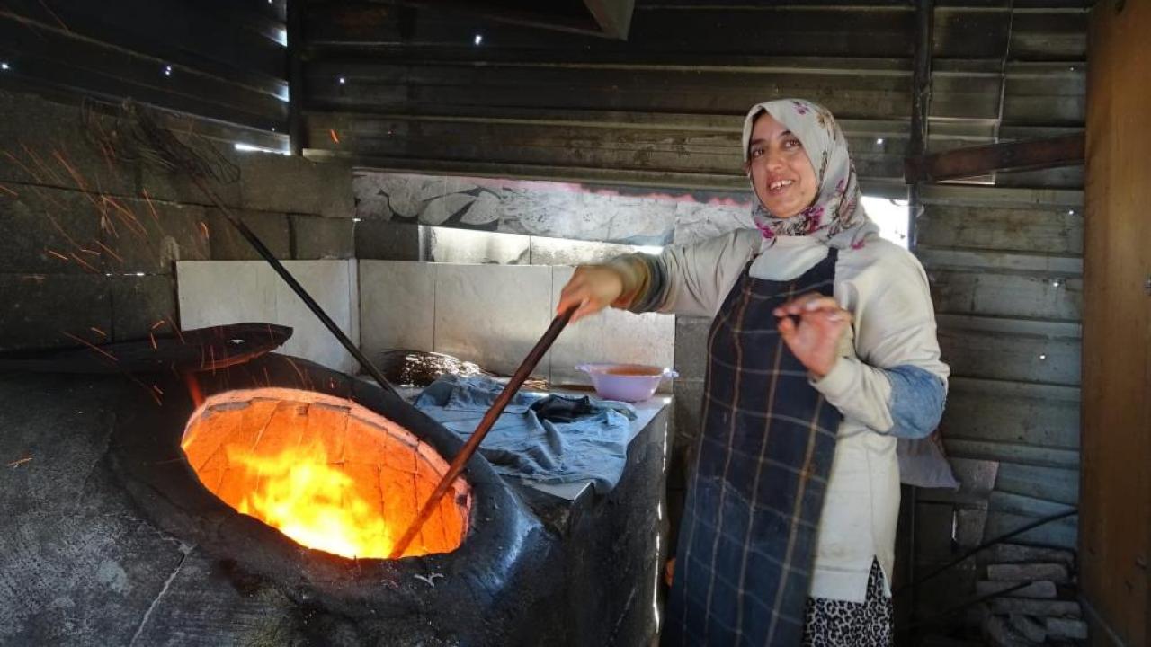Kavurucu Sıcakta Tandır Ateşinin Başında Ekmek Parası