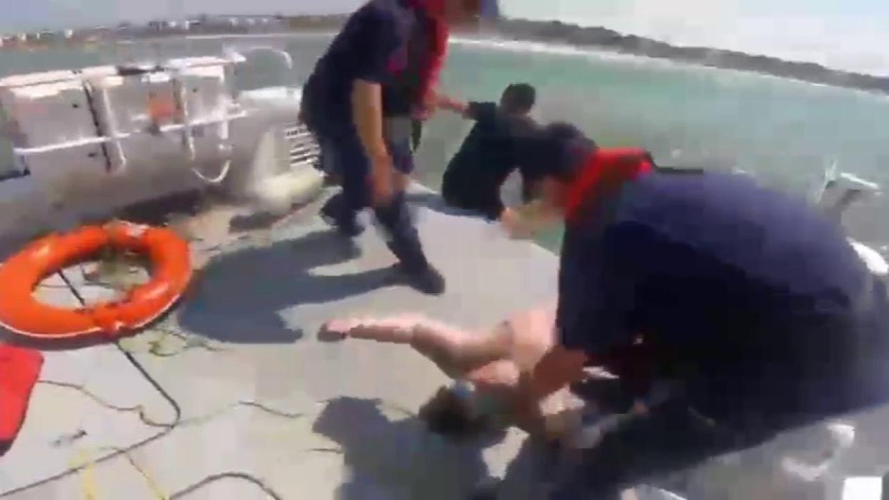 Ölümle Burun Buruna Gelen Genci Sahil Güvenlik Kurtardı