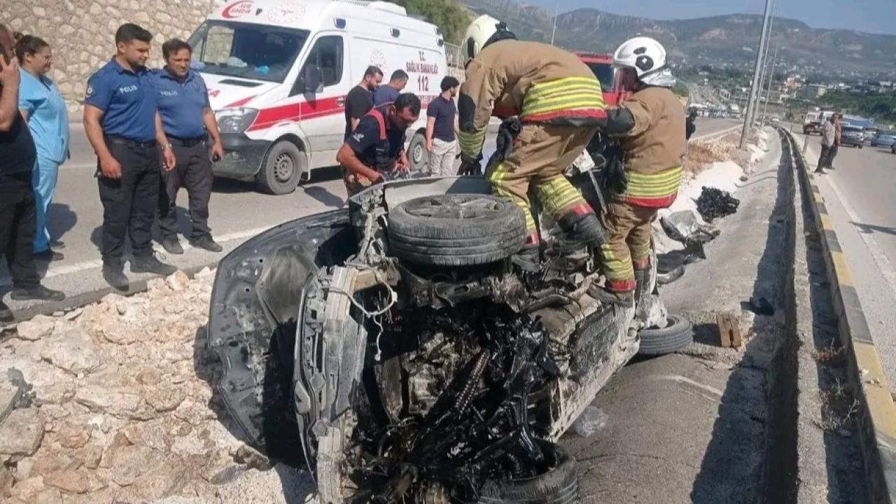 Otomobil Refüje Çarptı: 1’i Ağır 3 Yaralı